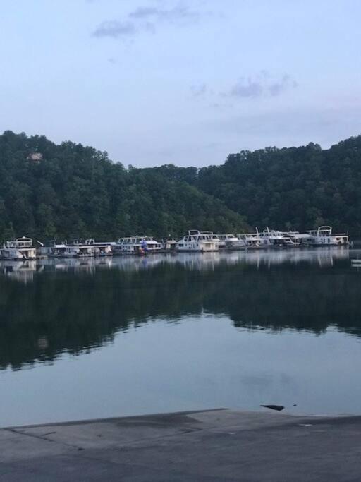 Driftwood Cottage With Hot Tub On Lake Cumberland Russell Springs ภายนอก รูปภาพ