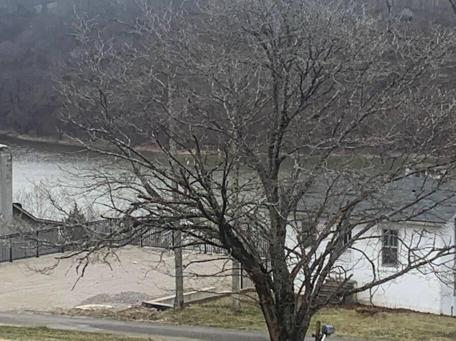 Driftwood Cottage With Hot Tub On Lake Cumberland Russell Springs ภายนอก รูปภาพ