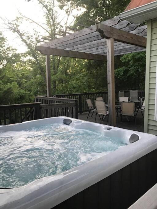 Driftwood Cottage With Hot Tub On Lake Cumberland Russell Springs ภายนอก รูปภาพ