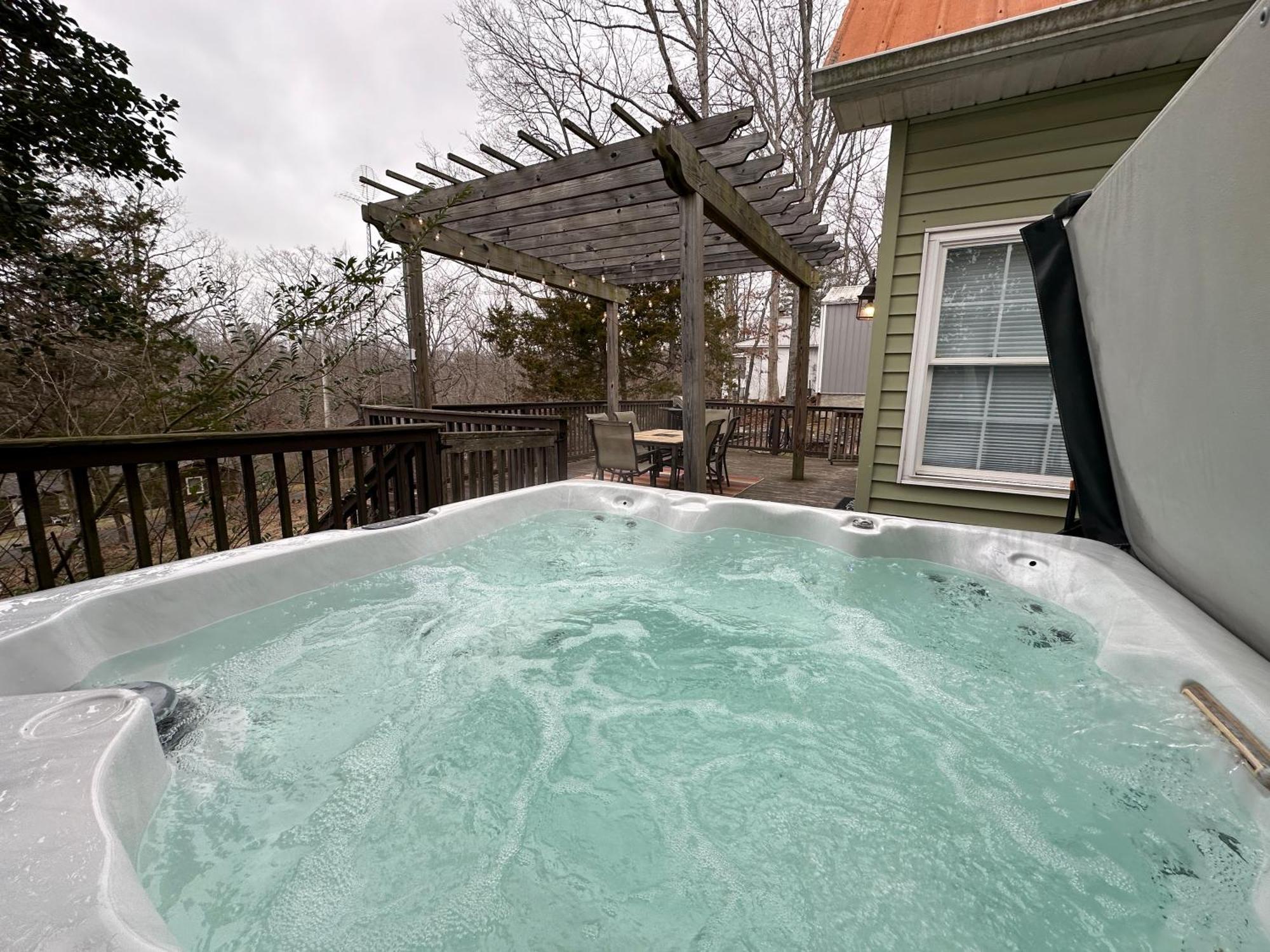 Driftwood Cottage With Hot Tub On Lake Cumberland Russell Springs ภายนอก รูปภาพ
